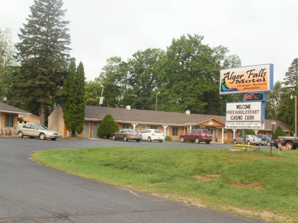 Alger Falls Motel Munising Exterior photo