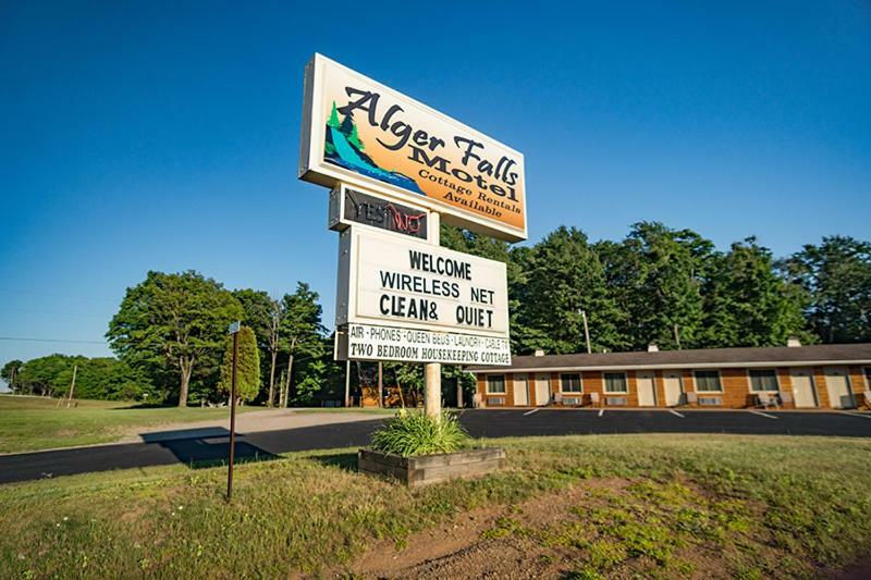 Alger Falls Motel Munising Exterior photo